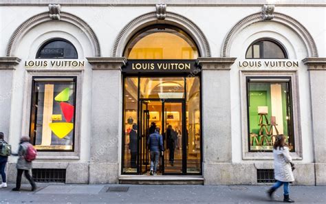 louis vuitton via tommaso grossi 2 milano|louis vuitton milano.